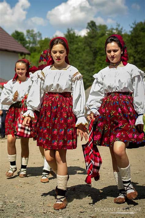 roemeense klederdracht|Traditional dress, a link to the past